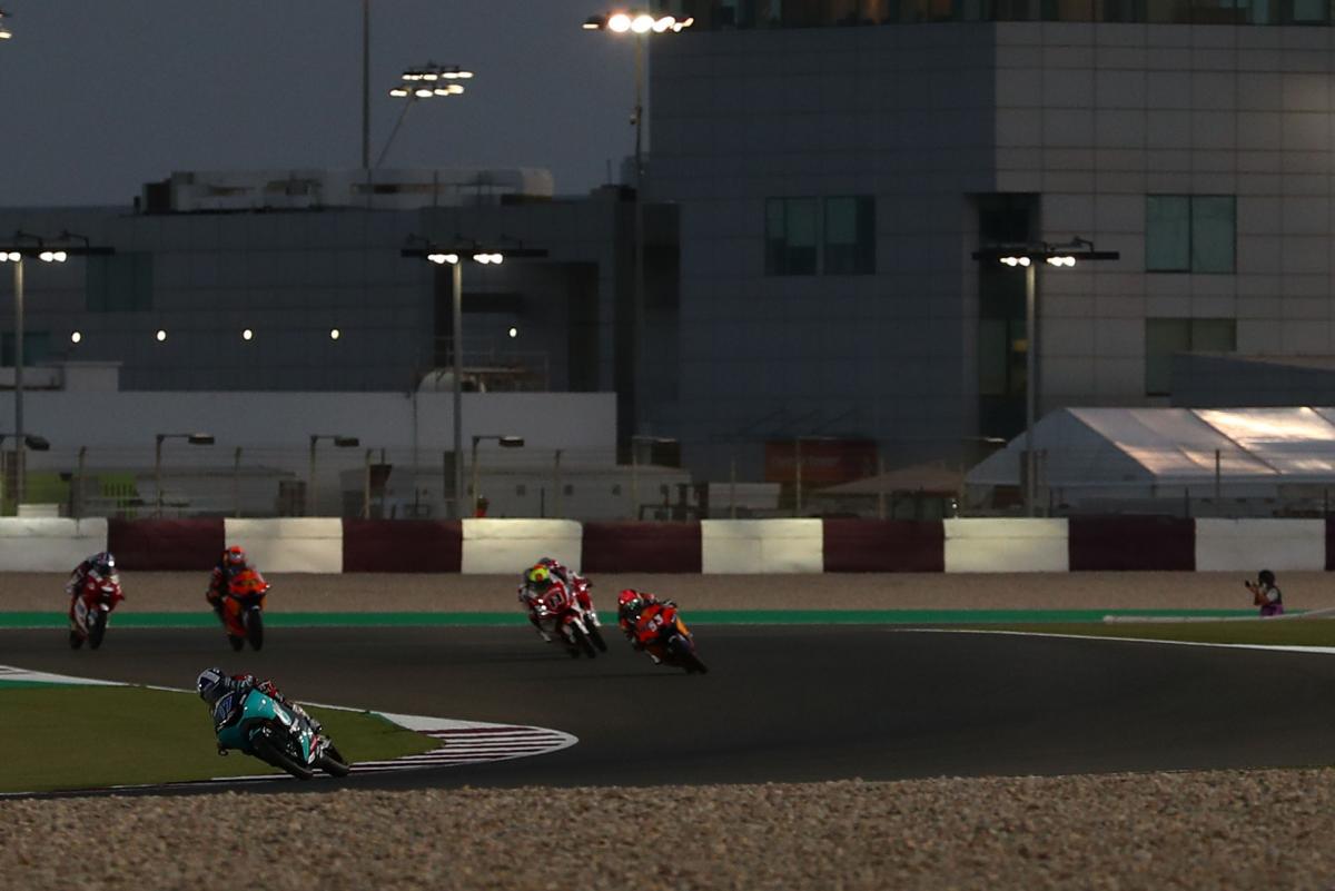 Le Qatar scrute le ciel.