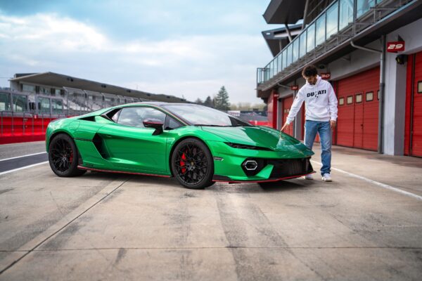 Pecco Bagnaia en Essais avec © Lamborghini