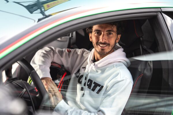 Pecco Bagnaia en Essais avec © Lamborghini