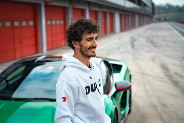 Pecco Bagnaia en Essais avec © Lamborghini